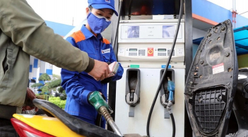 Chủ xe đạp ga bỏ đi ngay sau khi đổ xăng, nhân viên ai cũng mừng thầm, tại sao?