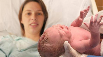 Em bé sinh ra có đặc điểm này, hấp thụ tốt chất dinh dưỡng từ trong bụng mẹ, rất ít ốm vặt