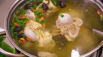 Những mẹo nấu nước canh ngon đơn giản không cần bột ngọt hay hạt nêm