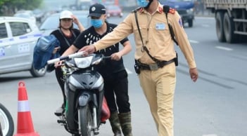 3 lỗi khi lái xe máy chỉ bị nhắc nhở, CSGT không thổi phạt, là lỗi gì?