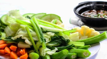 Luộc rau củ nước sôi hay nước lạnh: Cách luộc rau củ đúng không mất dinh dưỡng