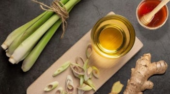 2 cách uống xả gừng giúp da bóng mịn, hết mụn hết thâm
