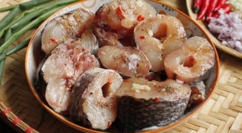 Mẹo ướp cá hết sạch mùi tanh, ngấm đều từng miếng, vụng mấy cũng làm ngon ơ
