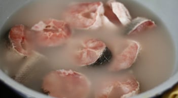 Ngâm cá vào nước vo gạo: Mẹo đơn giản giúp cá ngon - tăng dinh dưỡng gấp đôi
