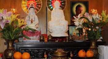 4 vật đặt lên bàn thờ Tiền - Tài về không ngớt