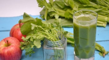 Vò nắm rau này rồi lấy nước uống, đẹp da lại khoẻ người nhanh