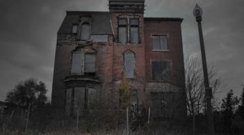 Dấu hiệu cảnh báo đất nặng khí âm, người nhà lao đao bất ổn