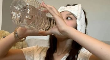 Uống nước kiểu này phá thận - hại gan, nhiều người vẫn tưởng tốt