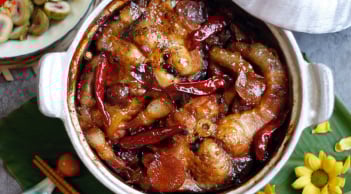 Rải nắm lá này lên nồi cá kho: Cá nục xương, lên màu vàng đẹp