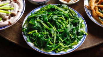 Luộc rau có nên cho muối vào nồi không?