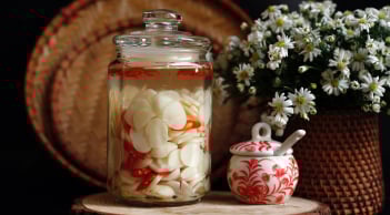 Mẹo ngâm tỏi giòn ngon - trắng đẹp, ai cũng làm được