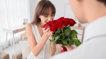 Gợi ý quà 8/3 cho vợ lãng mạn: Bí quyết giữ lửa hôn nhân dịp lễ