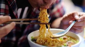 Ăn mỳ tôm buổi sáng cứ thêm là 1 thứ, vừa ngon vừa bổ gấp đôi