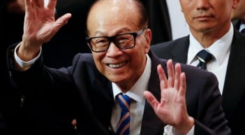 Tỷ phú Lý Gia Thành nói thẳng: Cho đi 1 thứ này nghèo kiết xác cả đời khó đứng lên