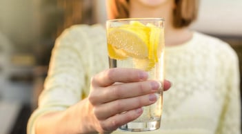 Cách uống nước chanh giảm cân, không sợ xót ruột