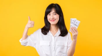 Vay tiền trong thời đại số: Chị em cần chuẩn bị gì trước khi quyết định?