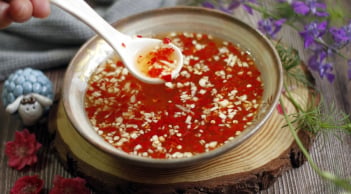 Cách pha nước chấm mắm tỏi ớt nổi đẹp mắt