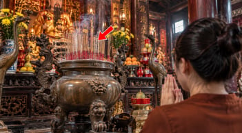 Thắp hương trước hay sau khi khấn vái mới ứng nghiệm
