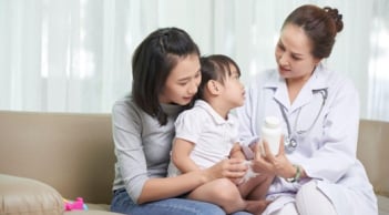 Bé sau ốm ăn kém, sụt cân, cha mẹ nên làm gì để phục hồi dinh dưỡng?