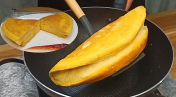 Cách rán trứng vàng ươm, căng phồng mềm mịn