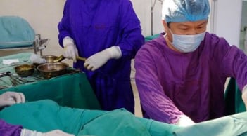 Hi hữu: Cô gái 24 tuổi có cả hai bộ phận sinh dục nam và nữ