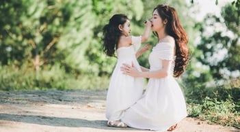 Mẹ dạy con gây sốt MXH: Nếu có con gái, đừng dạy con chịu đựng, hãy dạy con sống có chính kiến của mình