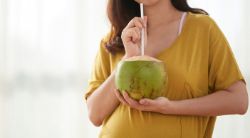 Thời điểm vàng để mẹ bầu uống nước dừa, con ra đời trắng hồng, bụ bẫm, đáng yêu