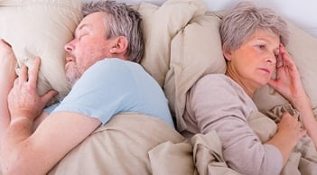 Vì sao tới tuổi trung niên vợ chồng thường hay ngủ riêng? Lý do giờ mới biết