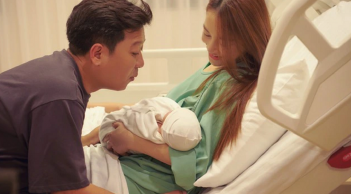Rộ khoảnh khắc Trường Giang và Nhã Phương chọn tên cho con trai trước giờ sinh