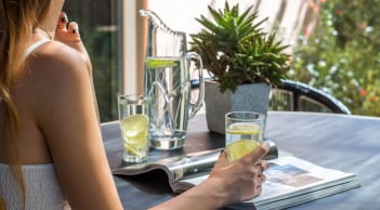 10 lợi ích về sức khỏe và sắc đẹp, mà bạn có được khi Uống nước chanh mỗi ngày