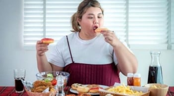 3 khung giờ ăn uống rất nhanh tăng cân, hèn chi nhiều người ăn ít vẫn béo