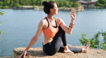 5 bài tập yoga giữ gìn vóc dáng cho chị em U40