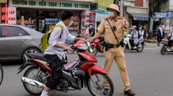 3 trường hợp không đội mũ bảo hiểm CSGT cũng không phạt, 2 đối tượng khác đội mũ vẫn bị 'tuýt còi'