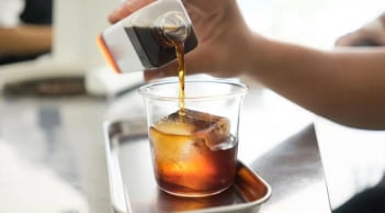 Uống cà phê đen đá không đường, không chỉ tốt cho sức khỏe, mà giúp giảm cân cực hữu hiệu