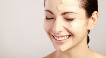 Bí quyết trang điểm nền giúp chị em sở hữu lớp makeup bền đẹp, đạt điểm 10