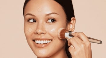 Mẹo khắc phục tình trạng bong tróc lớp nền khi trang điểm
