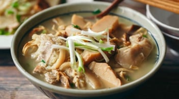 Cách nấu canh măng sườn heo ngon