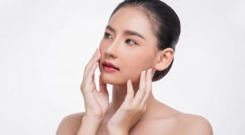 6 thói quen đang 'âm thấm' phá hủy làn da của bạn