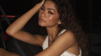 Zendaya  bật mí 6 mẹo đơn giản giúp duy trì làn da căng bóng đến mái tóc quyến rũ