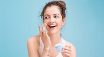 5 thói quen giúp chị em ngày càng trẻ trung, da láng mịn