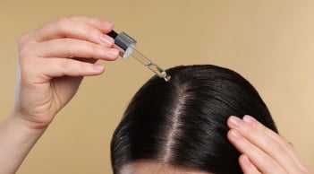 Ghim ngay cách mát-xa da đầu tạm biệt nỗi lo rụng tóc