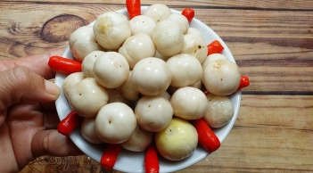 Những người không nên ăn cà muối