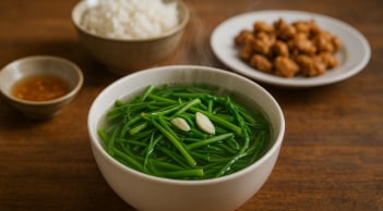 Canh rau muống: Món ăn dân dã giúp thải độc gan, bảo vệ sức khỏe cả nhà