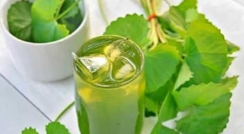 Loại nước uống bán phổ biến ở chợ Việt – lá chắn phòng say nắng chỉ 5.000 đồng bạn phải thử ngay!
