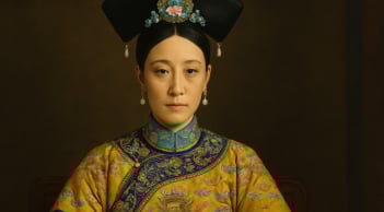 Từ phi tần nhập cung đến mẫu nghi thiên hạ trong 8 tháng: Chân dung vị Hoàng hậu kín tiếng nhất nhà Thanh