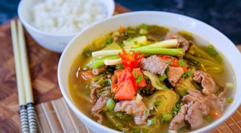 Cách nấu canh sườn bò dưa chua thơm ngon