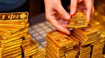 Giá vàng ngày 27/5: 'Lao dốc' mạnh, chênh lệch với thế giới vẫn gần 14 triệu đồng/lượng