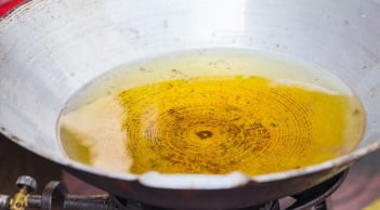 Một thìa dầu làm hại sức khỏe cả nhà: Chuyên gia chỉ ra 4 cách kiểm soát dầu ăn hiệu quả