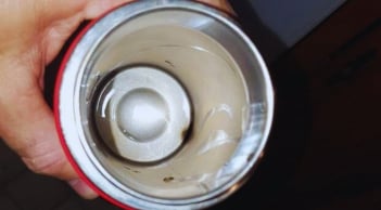 Cảnh Báo: Chiếc cốc nhiều người Việt dùng uống nước mỗi ngày không khác gì 'uống chất độc'