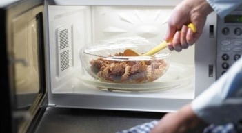 Đồ thừa qua đêm có ăn được không: 4 mẹo xử lý thức ăn thừa giúp bạn không còn lăn tăn